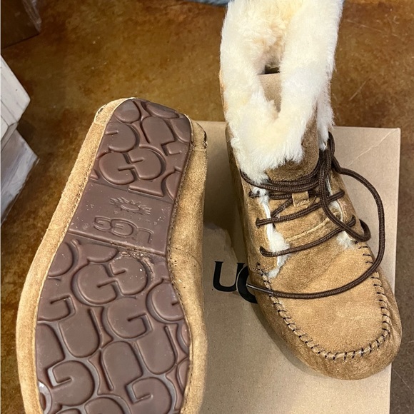 Ugg boots - Picture 3 of 6